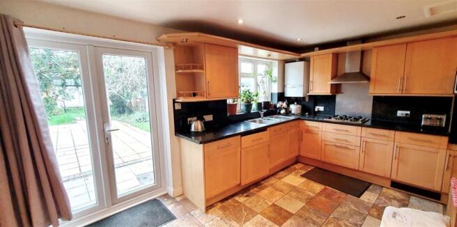KITCHEN/BREAKFAST ROOM: ALTERNATIVE VIEW: