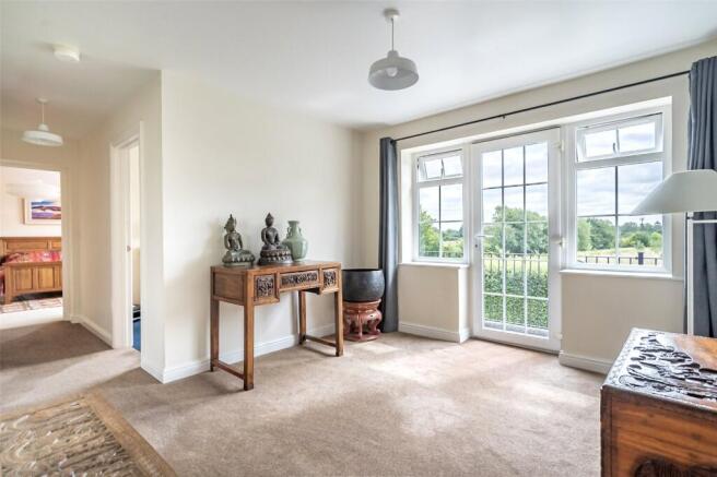 5 bed Detached for sale Image 10