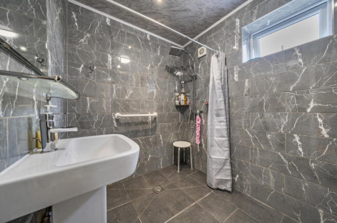 4 bed Semi-Detached for sale Image 7
