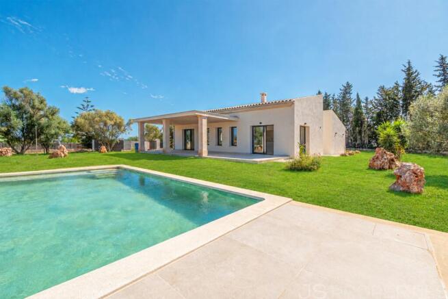 Timeless modern newly built finca close to Playa de Muro