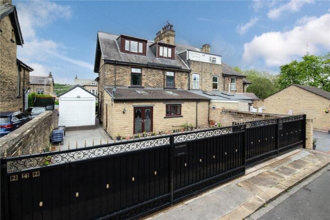 6 bed Semi-Detached for sale Image 9