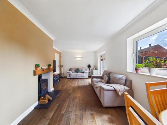 3 bed Semi-Detached for sale Image 2
