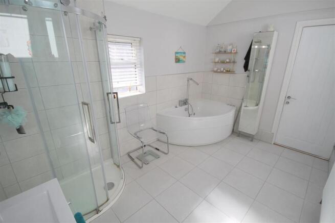 OR Bathroom i.JPG