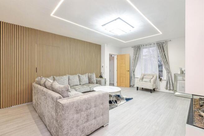 4 bed Detached for sale Image 7