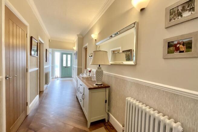 3 bed Bungalow for sale Image 9