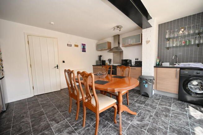 4 bed Town House for sale Image 4