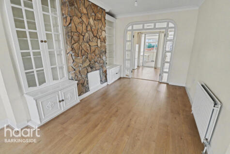 Horns Road, Barkingside
