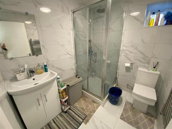 2, 206 Holton Road - bathroom.jpg