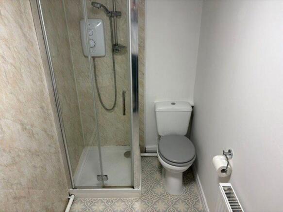 2 bed Flat to rent Image 11