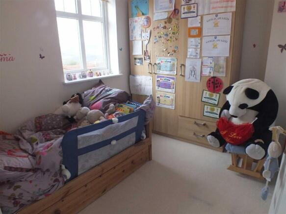 FRONT BEDROOM (4)