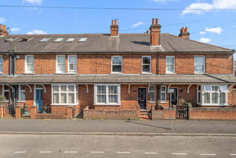 Holstein Avenue, Weybridge