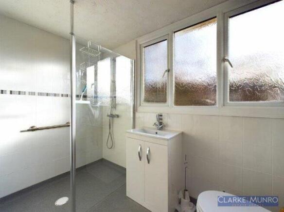 3 bed House Share to rent Image 6