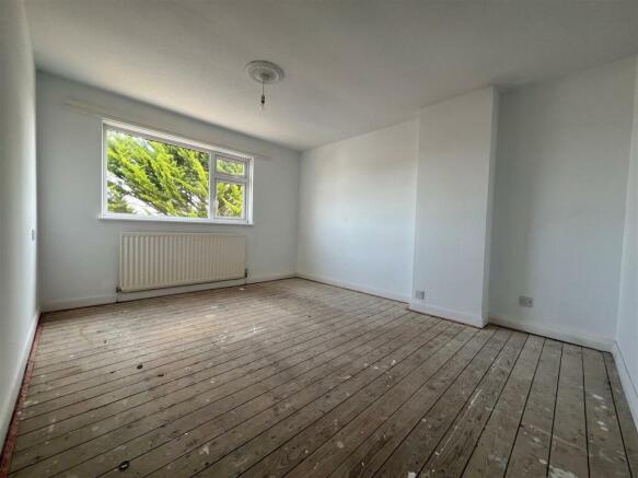 Bedroom 1.jpg