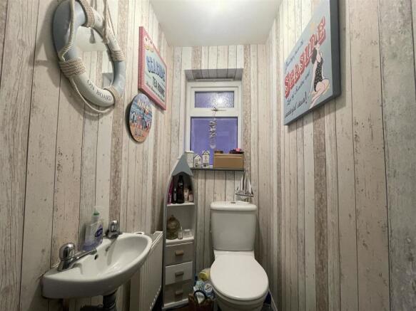 GUEST CLOAKROOM