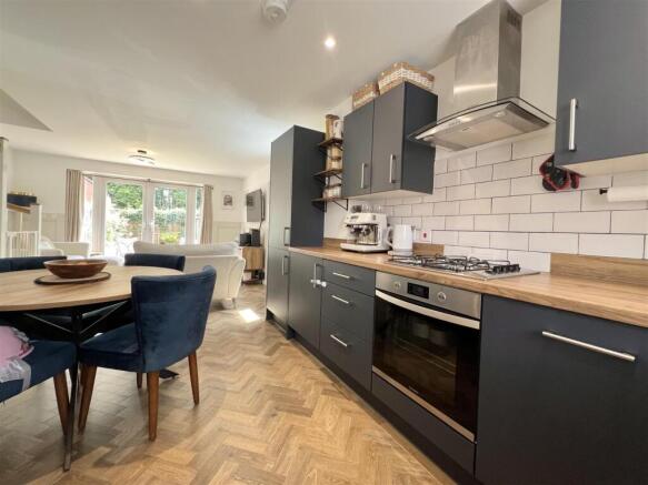 Red Oak Drive, Lea Castle, Kidderminster photo 4