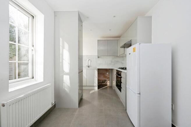Farm Road, Esher, Surrey, KT10 photo 4