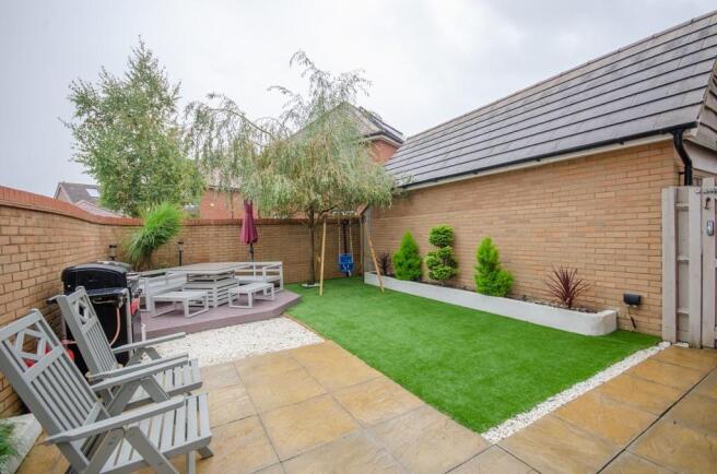 Rear garden pic 2.jpg