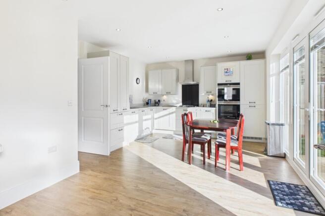 CAM02519G0-PR0360-STILL003