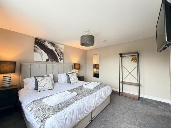 5 bed Detached for sale Image 11