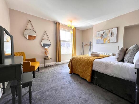 3 bed Terraced to rent Image 6