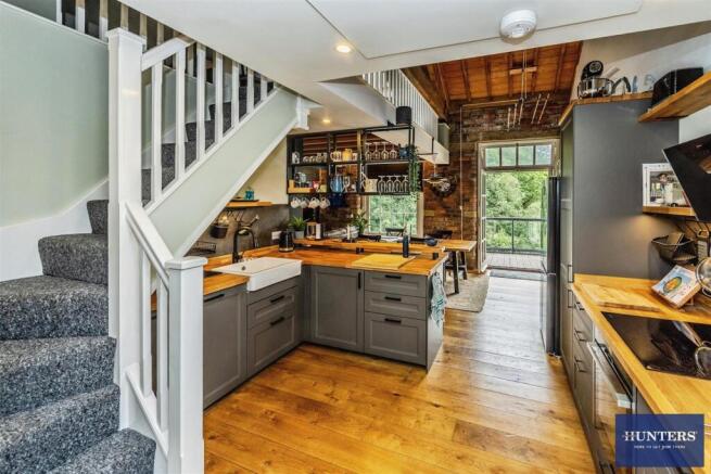 2 bed Penthouse for sale Image 12