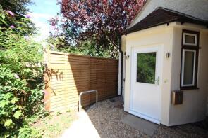 6, Mathon Lodge, Cross Lanes, Guildford GU1 1SY