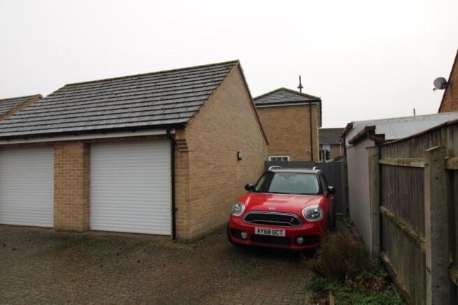 Garage & Parking