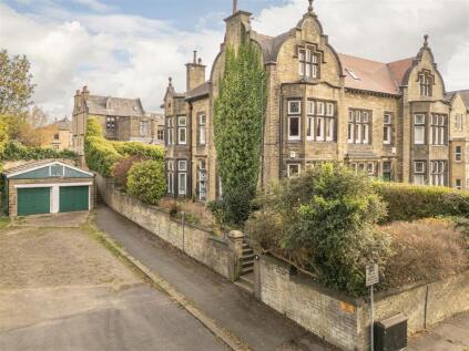 Park Drive, Huddersfield, HD1