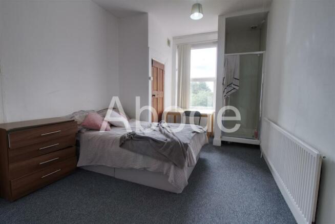 8 bed House to rent Image 10