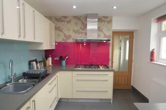 FITTED KITCHEN