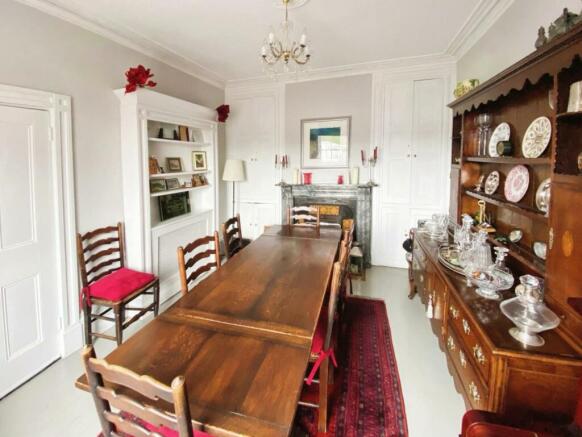 54ef53d2-Dining.jpg