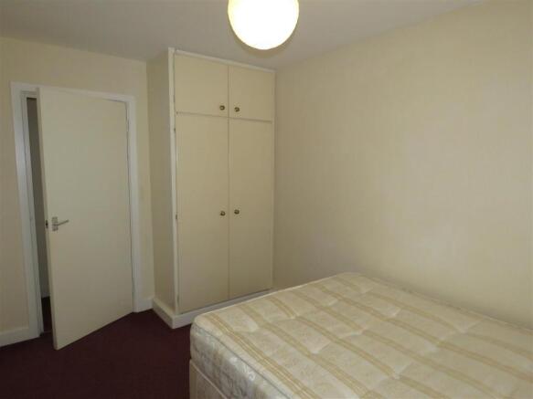 Hunter House Rd 176 bed.JPG