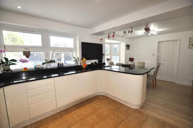 KitchenDining Room.JPG