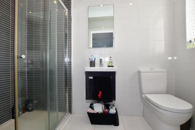En-Suite Shower Room Bed 3