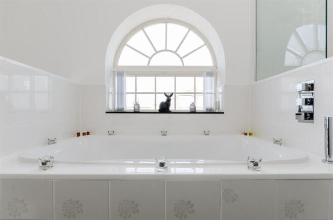 8293885-interior21.jpg