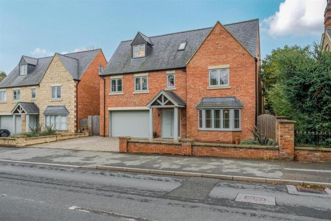 15a Brackley Road, Silverstone