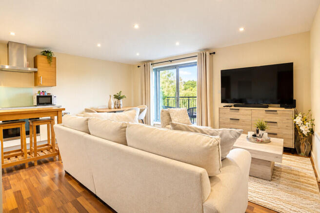 Bright_Modern_Liv...