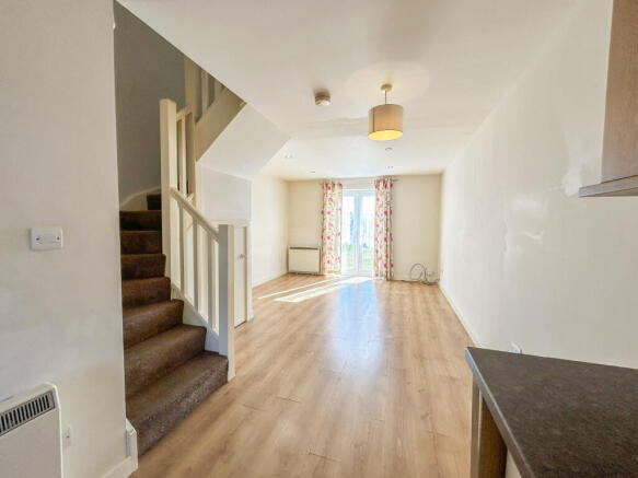 2 bed End of Terrace to rent Image 4