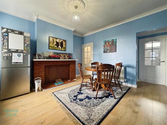 2 bed Semi-Detached for sale Image 8