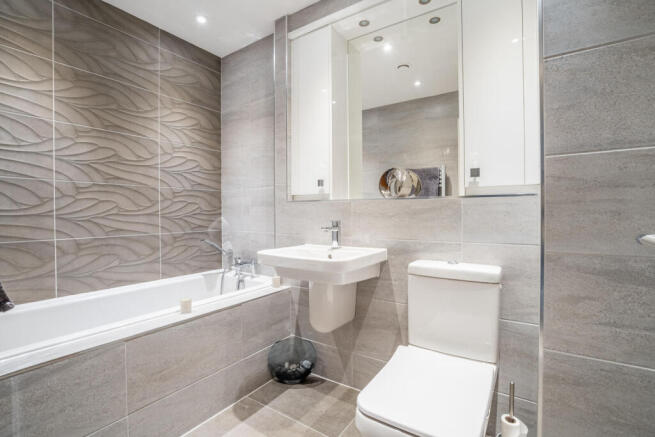 2 bed Apartment for sale Image 12