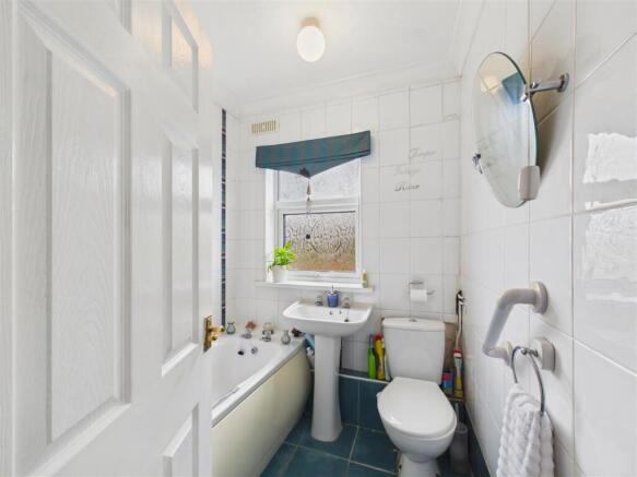 3 bed Terraced for sale Image 10