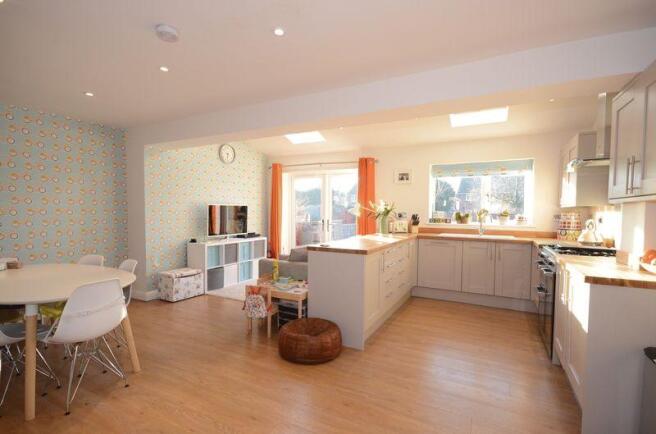 Kitchen/Dining...