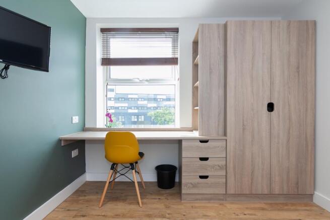 6 bed Flat to rent Image 4
