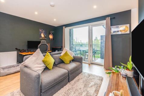 2 Greenleaf Walk, Southall, UB1
