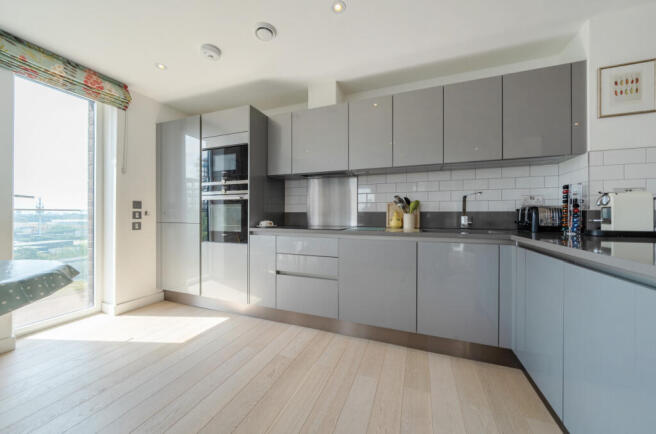 Kitchen 2.jpg