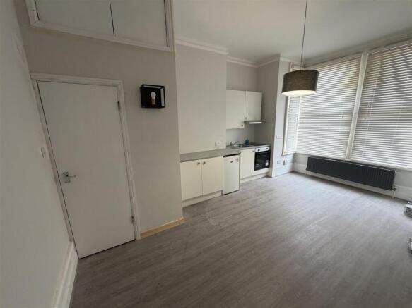 lounge/bedroom