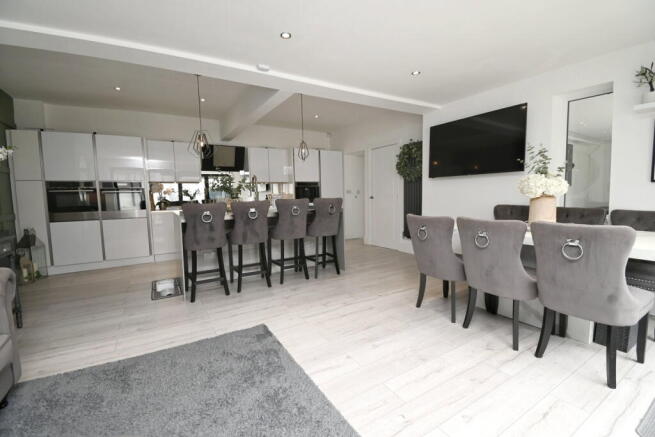 3 bed Detached for sale Image 4