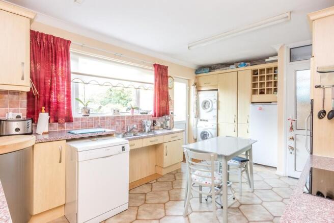 Kitchen/Breakfast...