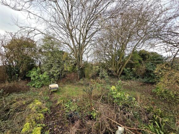 12 Milbourne Pk - Garden.jpg