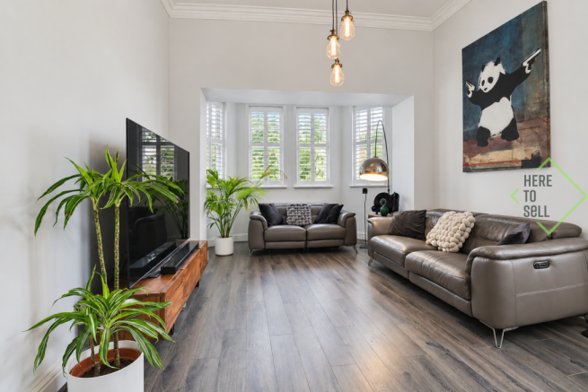 Buchanan Close N21 - Living Room5